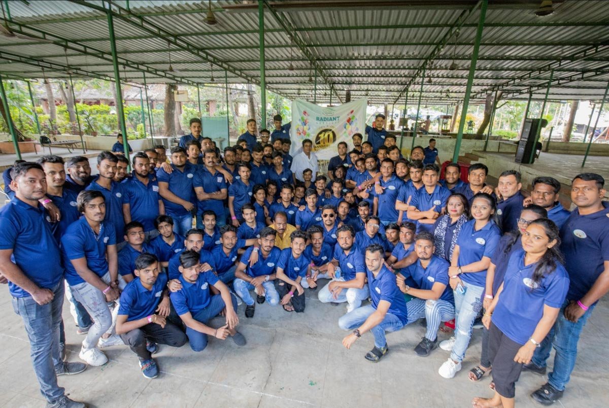 The Radiant Airflows team celebrating the company's 10th anniversary